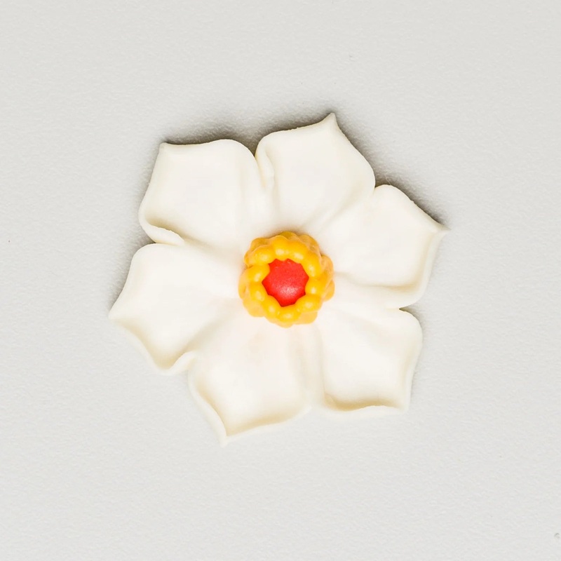 1.75' Royal Icing Daffodil White #15